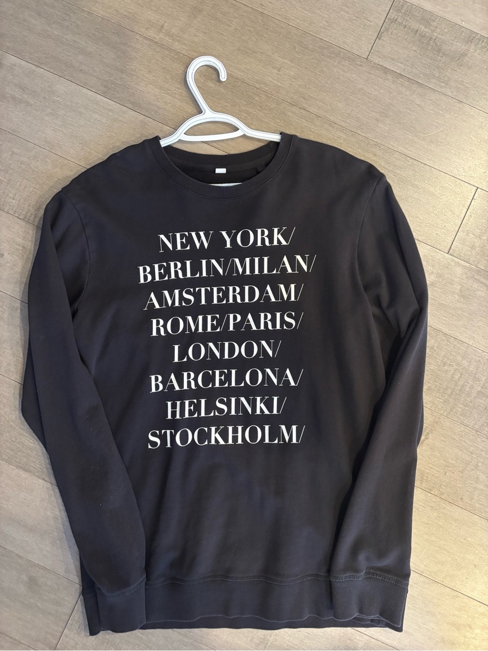 ONLY & SONS Black Crewneck Sweatshirt with White City Print - Picture 2 of 4